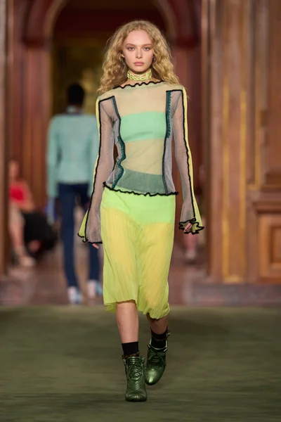 Look 38